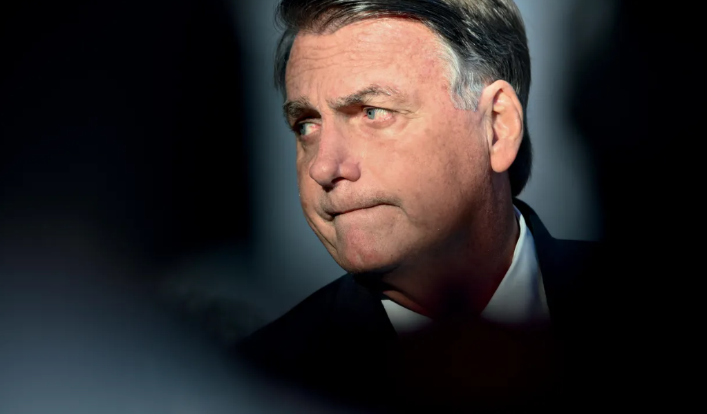 Para a maioria dos brasileiros, prisão de Bolsonaro seria injusta, aponta pesquisa