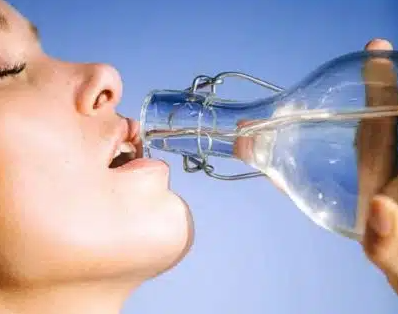 Veja os sinais que o seu corpo dá quando está desidratado; alguns são silenciosos