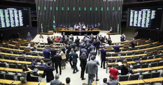 Câmara aprova projeto que limita ‘saidinhas’ de presos