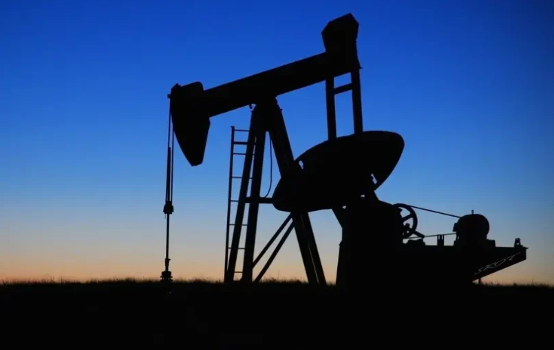 EUA batem recorde mundial de produção de petróleo