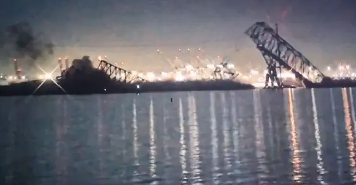 EUA: ponte desaba depois de colisão de navio, e equipes procuram sobreviventes