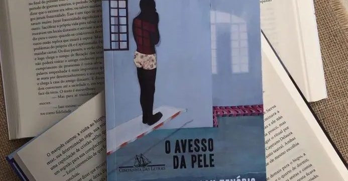 Governo do Paraná recolhe de escolas livro com trechos de sexo explícito
