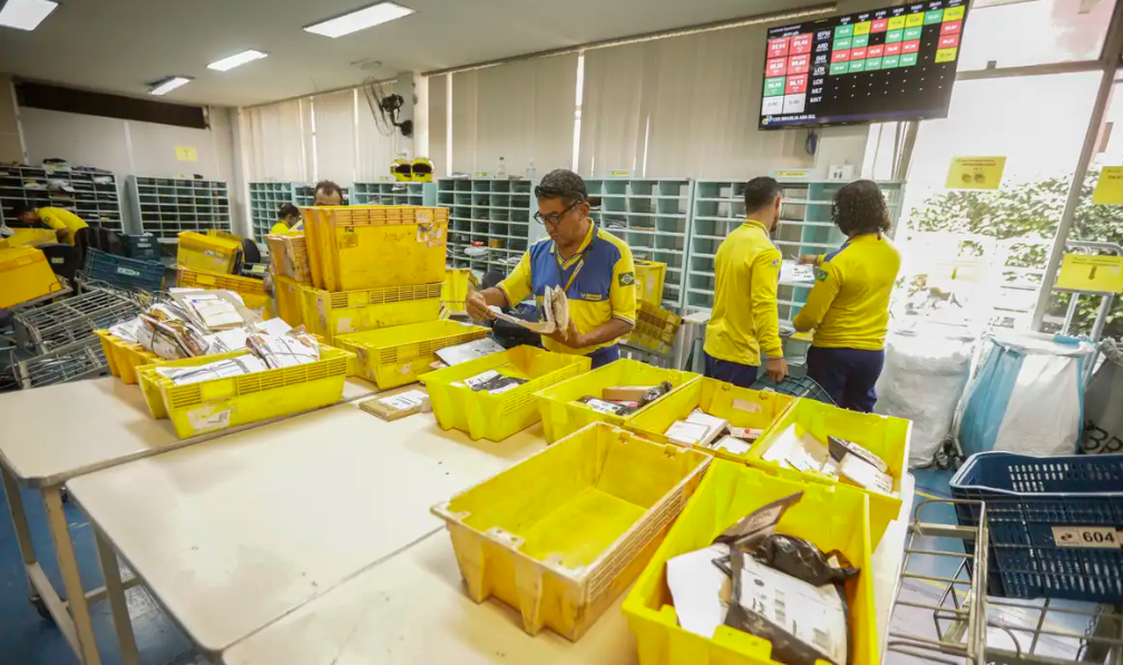 Governo Lula aumenta tarifas dos Correios
