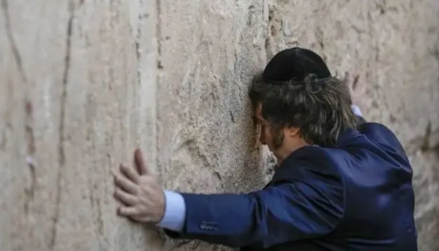 Milei recebe homenagem de comunidade judaica internacional por apoio a Israel