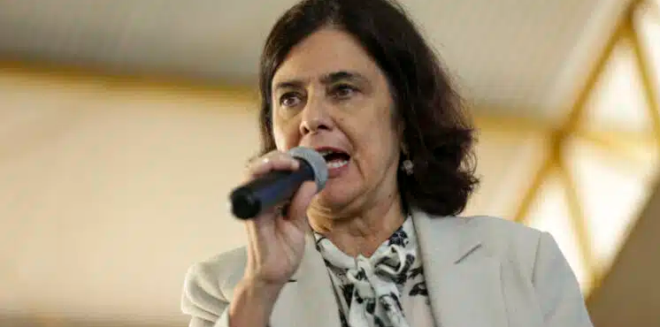 Ministra da saúde trata dengue como uma doença menor e barra parte das emendas para combate