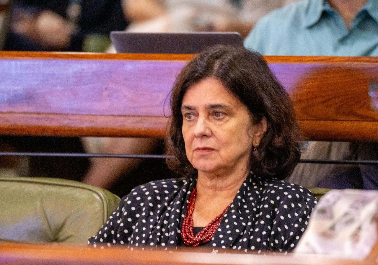 Nísia é cobrada por Lula e chora em dia de reunião do governo