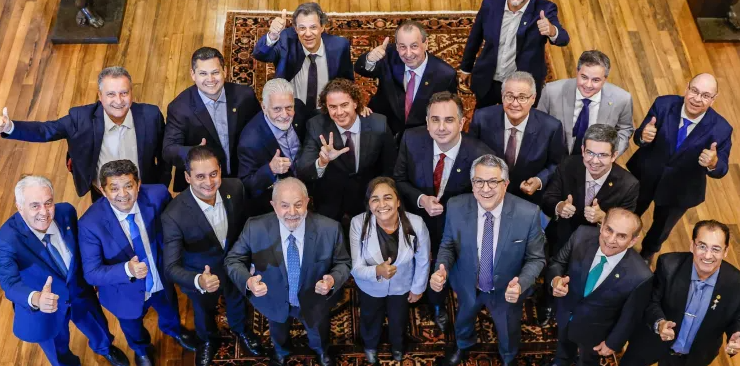 Para frear a queda na popularidade, aliados sugerem que Lula adote discursos com ‘tom conservador‘ nos costumes