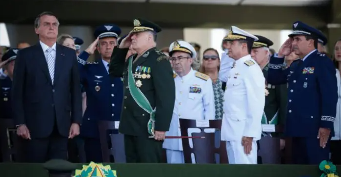 PF associa suposta fraude na carteirinha de vacina de Bolsonaro a golpe de Estado