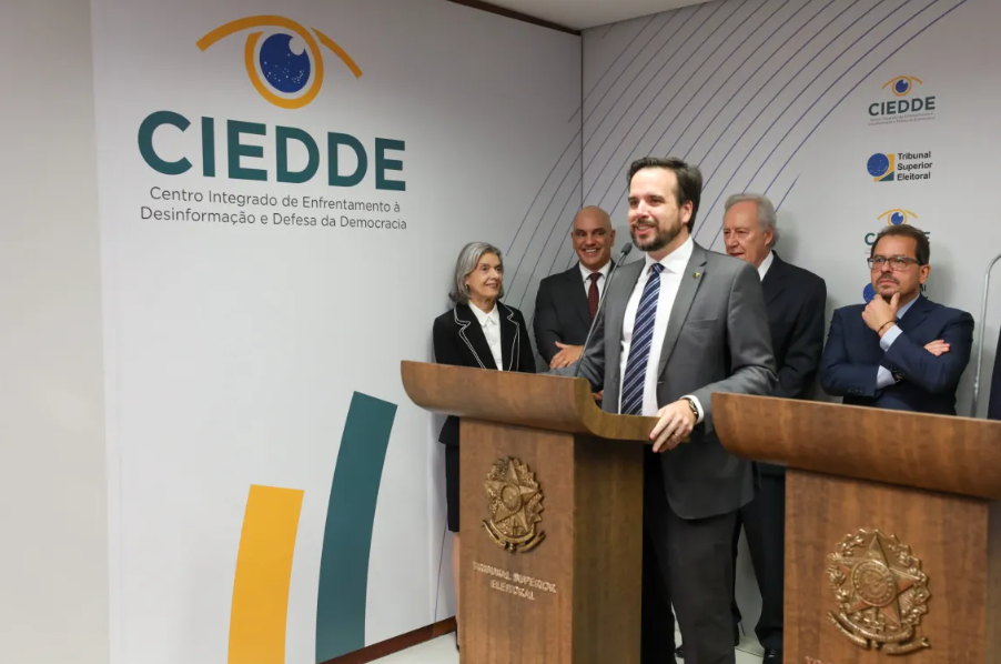 Poder de polícia: Anatel derrubará todos os sites e aplicativos que o TSE considerar antidemocratas