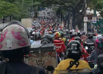 ‘Se o governo taxar, os motocas vão parar’, dizem profissionais de aplicativo