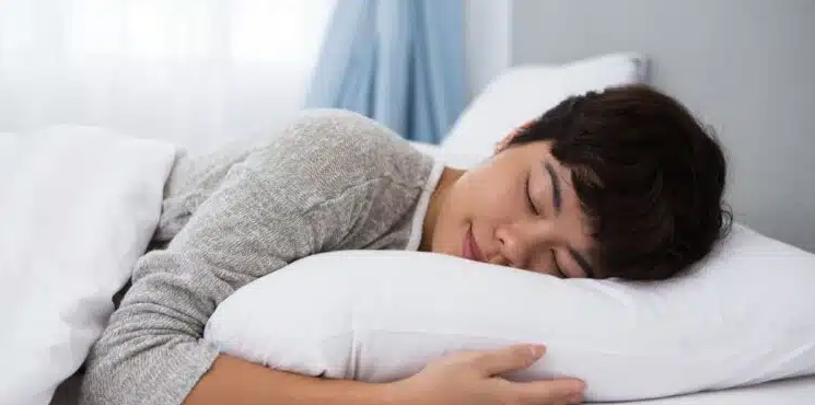 Acabe com a insônia: veja a lista com 10 alimentos que melhoram a qualidade do seu sono