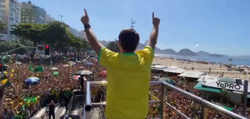 Copacabana: domingo foi marcado por grande manifestação em defesa da democracia