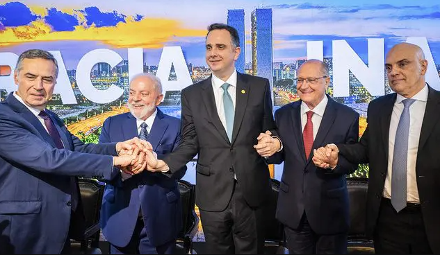 Estadão critica ‘ativismo frenético’ dos Três Poderes com a justificativa de ‘salvar a democracia’