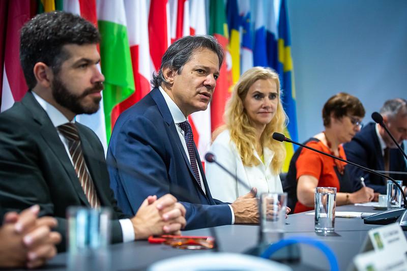 Governo Lula revê meta fiscal e adia ajustes para quem for o próximo presidente