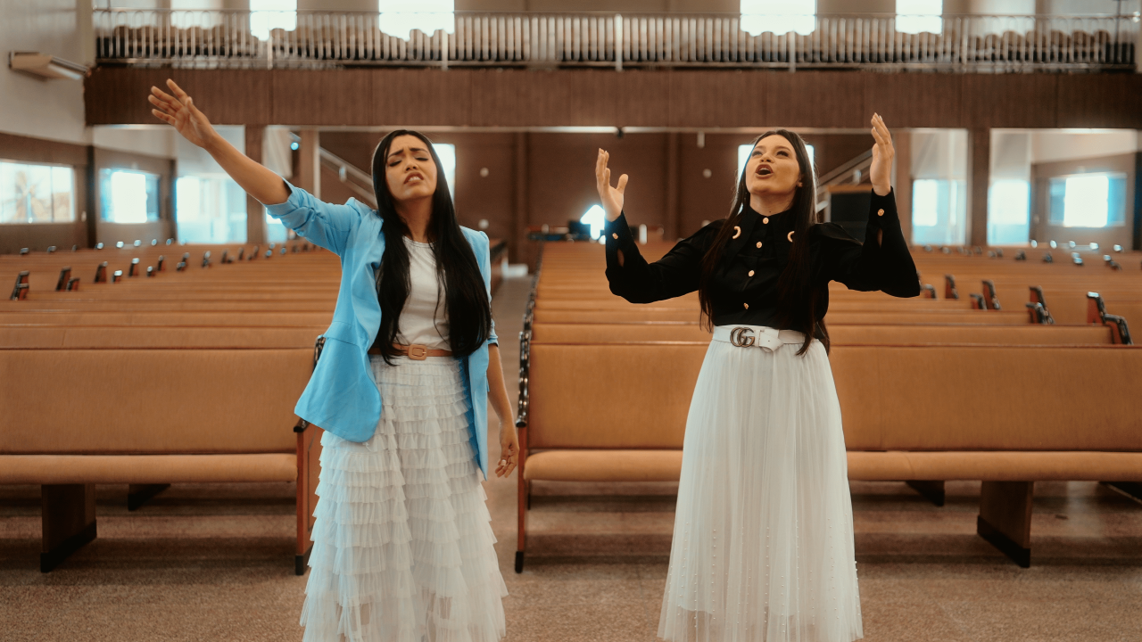 Linara Carvalho feat. Mara Souza em “Arrebatamento”