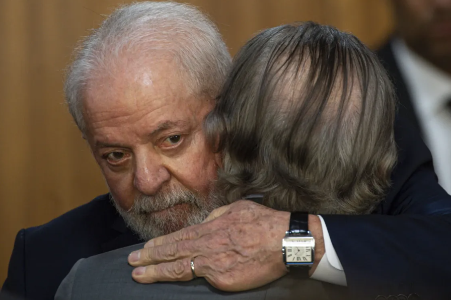 Lula diz ser ‘grave’ o impedimento de Corina na Venezuela, mas ignora que Bolsonaro está cassado no Brasil