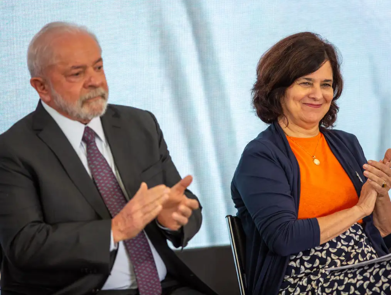 Lula gastou 61% a menos que Jair Bolsonaro contra dengue em 2023