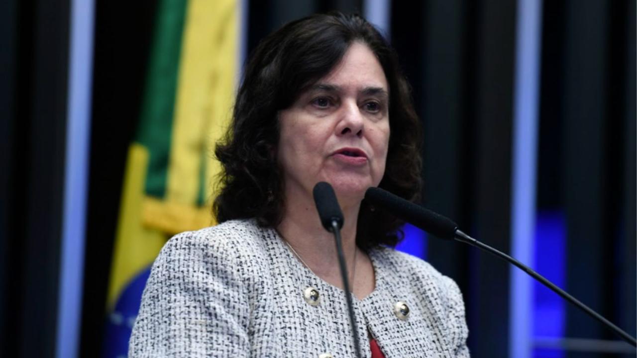 Pressionada, ministra da Saúde irá à Câmara prestar esclarecimentos