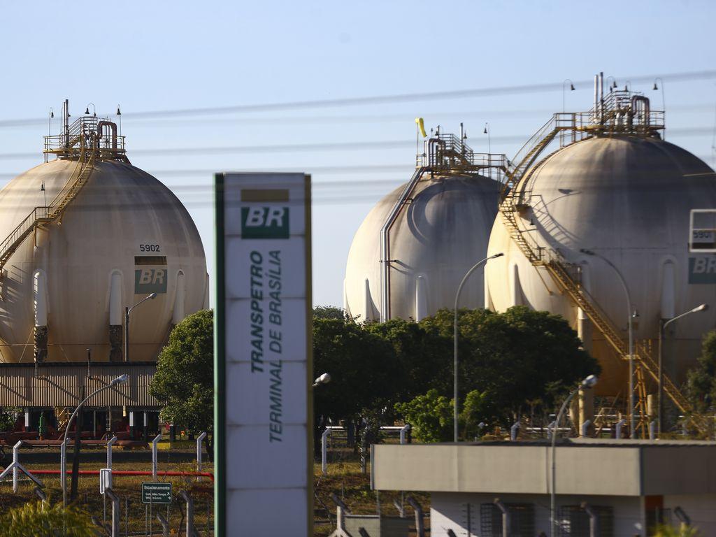 Ações da Petrobras caem após demissão de Prates; B3 suspende negociações da estatal