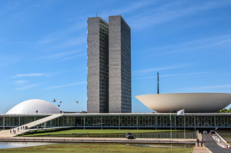 Base do governo ajuda a derrotar Lula em vetos no Congresso
