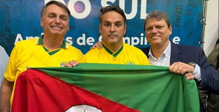 Bolsonaro arrecada 400 toneladas de doações para o Rio Grande do Sul em 3 dias