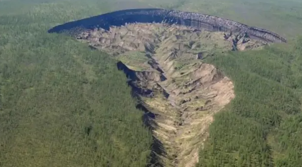 Chamada de ‘porta do inferno’, cratera na Sibéria cresce em ritmo acelerado