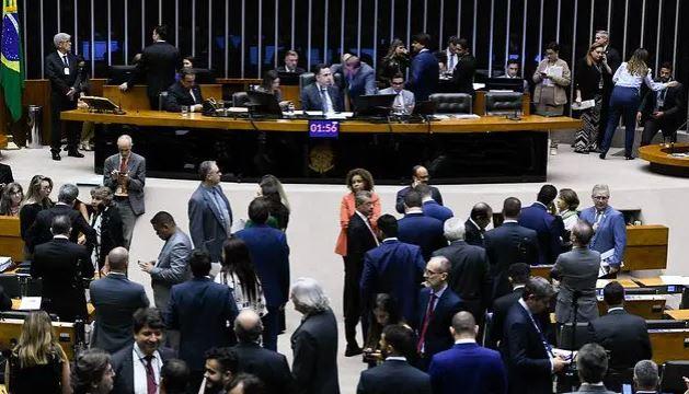 Em derrota de Lula, Congresso derruba veto às ‘saidinhas’