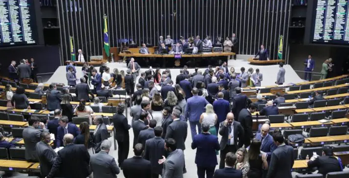 Em vitória para oposição, Congresso mantém veto de Bolsonaro sobre 