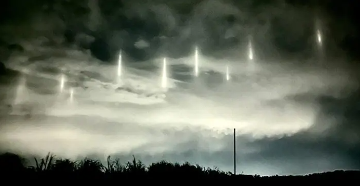 Entenda o que são os ‘pilares de luz’ vistos no céu do Japão