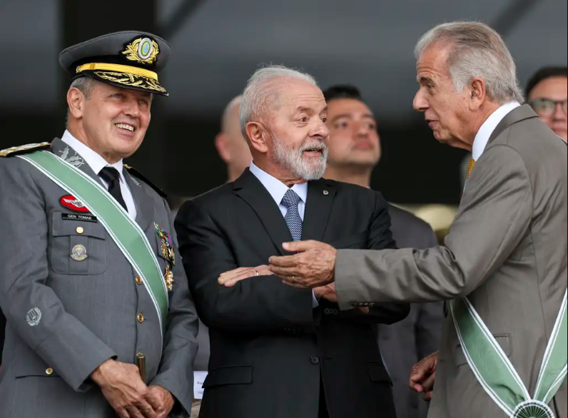 Exército reduz número de armas que PMs podem ter em casa