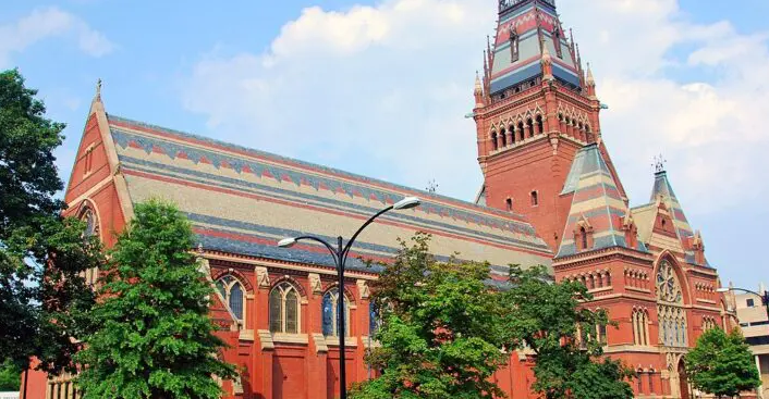 Harvard impede formatura de alunos de acampamento anti-Israel