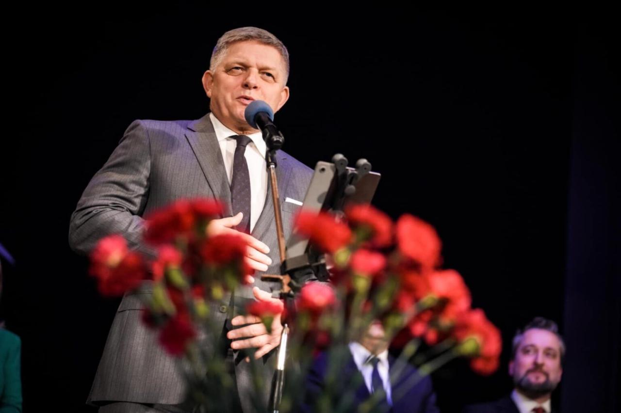 Primeiro-Ministro Da Eslováquia Corre “Risco De Vida” Após Ser Baleado Em Atentado