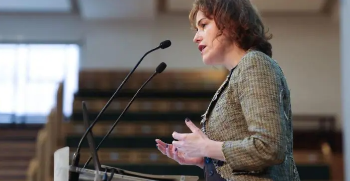 Reino Unido propõe impedir mulheres trans em enfermarias femininas