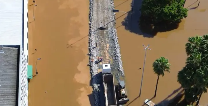 Com redução da inundação, Porto Alegre desfaz corredor humanitário