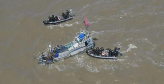 Forças Armadas da França destroem barcos brasileiros por ‘pesca ilegal’ na Guiana Francesa