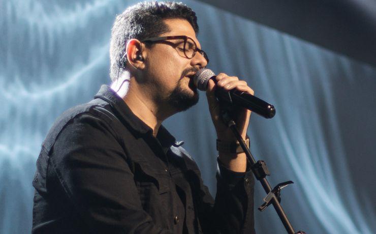 Fred Arrais e Angelim Music na linda canção de adoração vertical e entrega a Deus