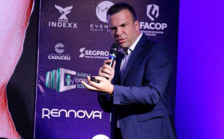 Harmonização Facial aliada a Soroterapia: Dr. Silvio de Freitas une técnicas para potencializar os efeitos