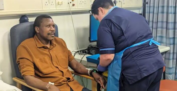 Inglaterra começa tratamento contra o câncer com vacina experimental