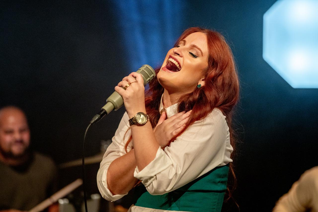 Keylla Karolynyse declara para Deus no lançamento do single “Declaração de Amor”