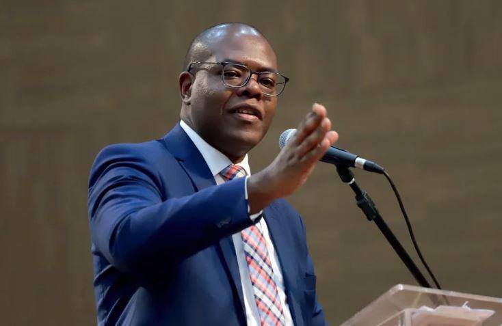 Ministro de Lula chama de “descalabro” projeto que equipara aborto a homicídio