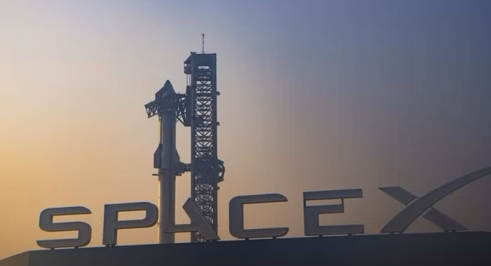 Nave espacial de Musk, a maior do mundo, faz 1° voo completo