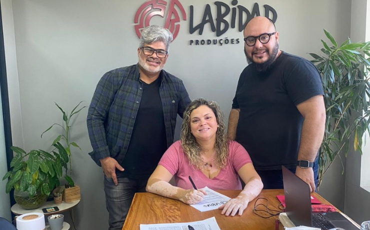 O produtor Angelo Luiz faz parceria com a Labidad Produções