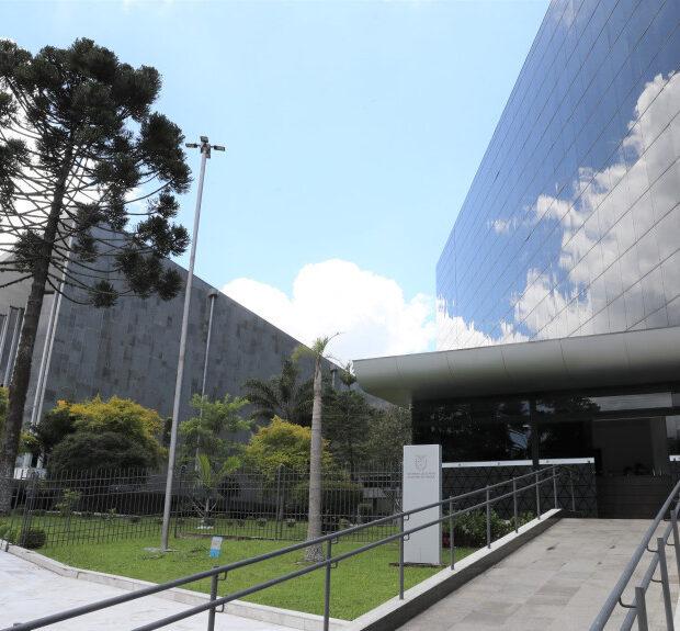 Paraná aprova projeto que transfere administração de escolas a empresas privadas
