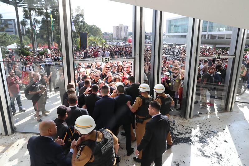 Policia Civil abre inquérito para responsabilizar envolvidos pela invasão à Assembleia do PR