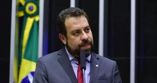 Boulos pagou R$ 450 mil a empresa responsável por comício com linguagem neutra