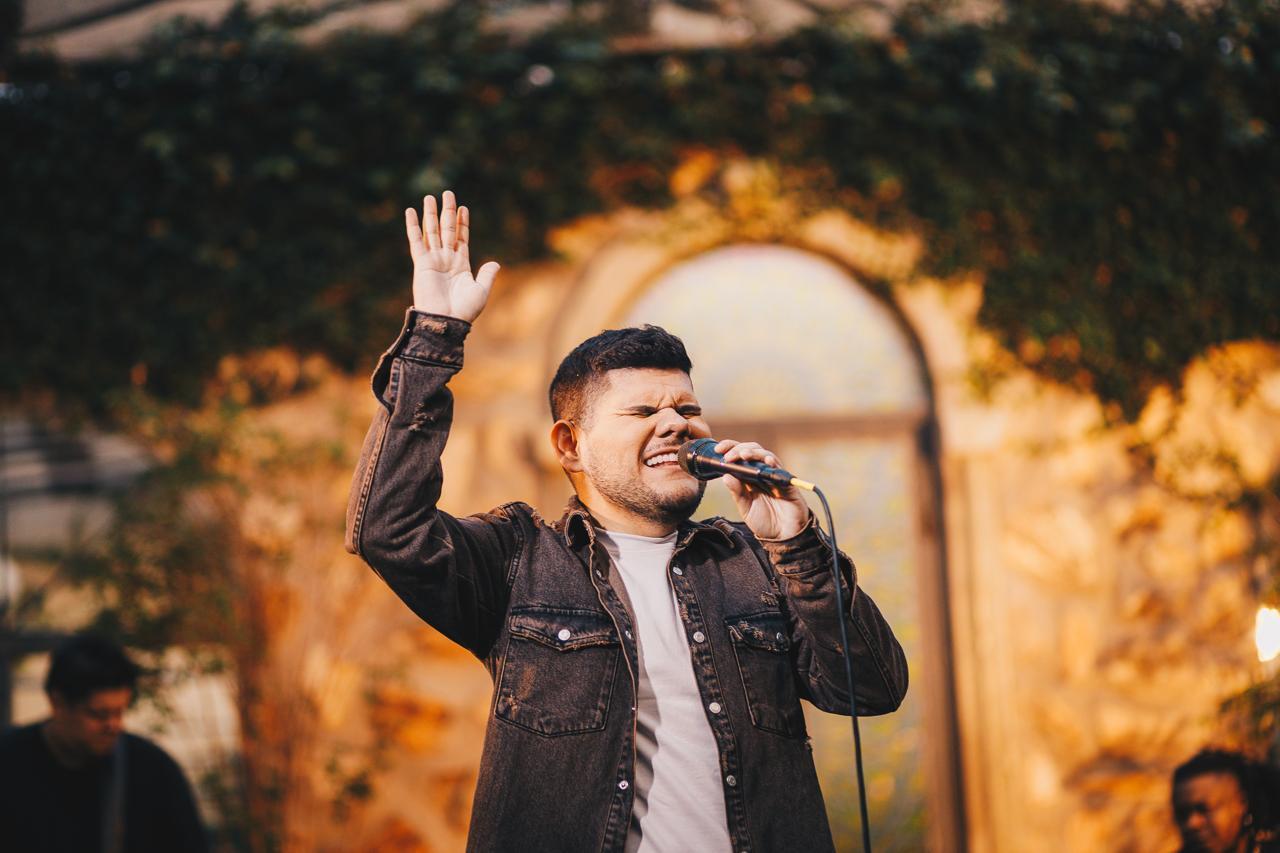Cantor gospel sergipano, Matheus Trindade, atinge milhões de streamings e se destaca na música gospel