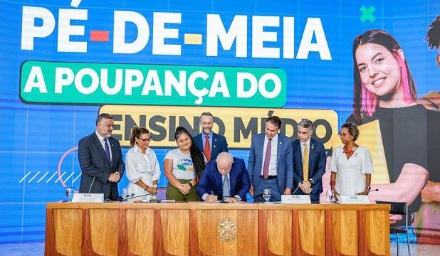 Governo bloqueia R$ 500 Milhões do ‘Programa Pé-de-Meia’ só 3 dias após anunciar expansão