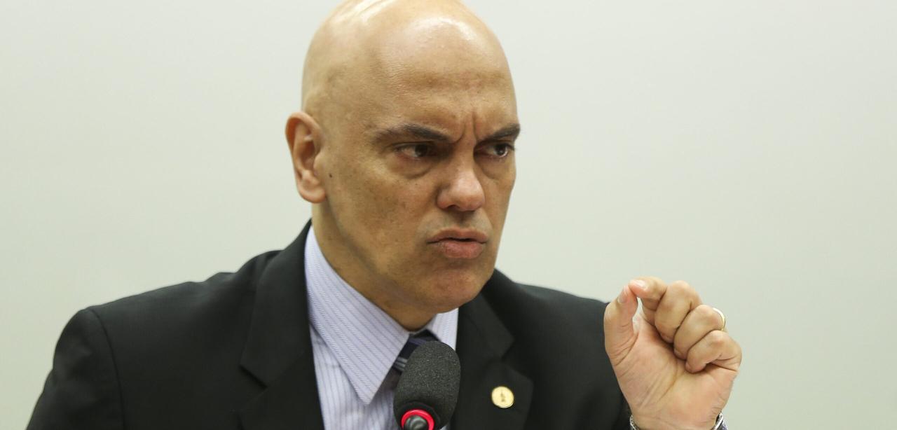 Moraes bloqueia recursos da Starlink no Brasil