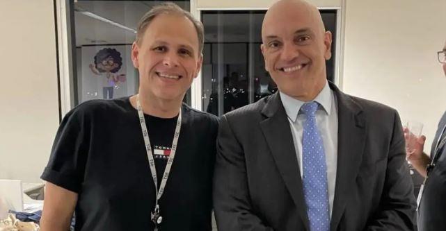 Moraes decide investigar troca de mensagens entre seu ex-assessor do TSE e juiz auxiliar