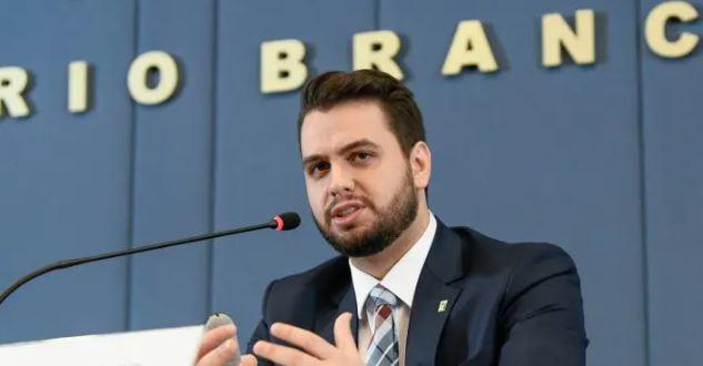 Moraes manda soltar Filipe Martins